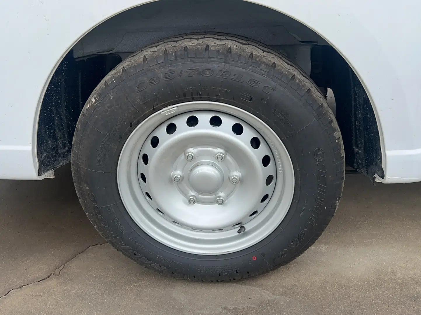 Wuling Yangguang 2024 300KM Comfort Version Passenger Van 75kW — миниатюра 10
