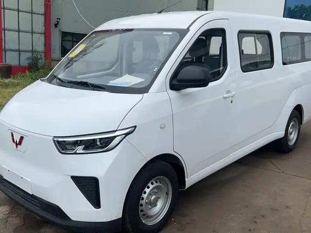 Wuling Yangguang 2024 300KM Comfort Version Passenger Van 75kW