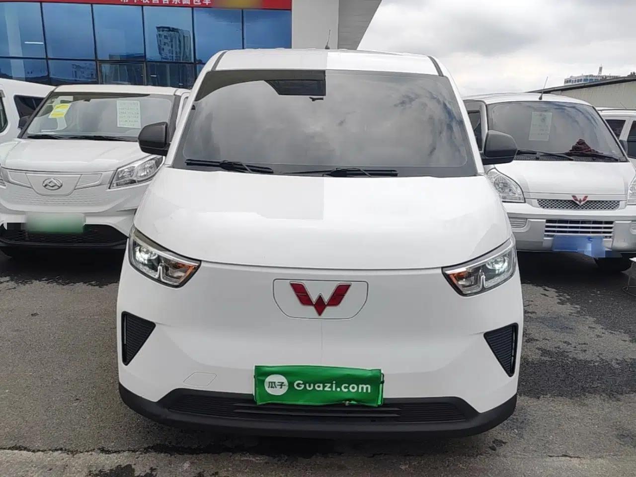 Wuling Yangguang 2024 300km Range Practical Window-Sealed Version 60kW — миниатюра 2
