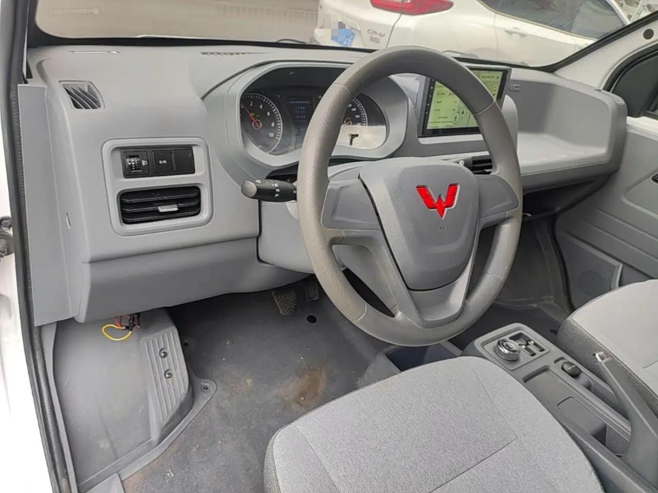 Wuling Yangguang 2024 300km Range Practical Window-Sealed Version 60kW — миниатюра 12