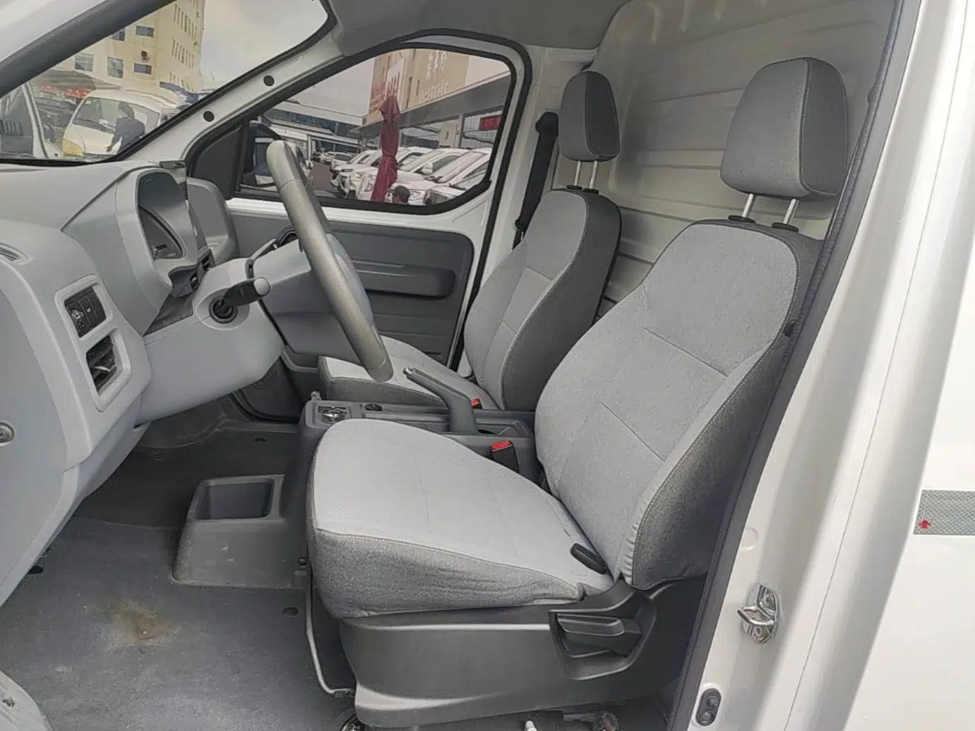Wuling Yangguang 2024 300km Range Practical Window-Sealed Version 60kW — миниатюра 17