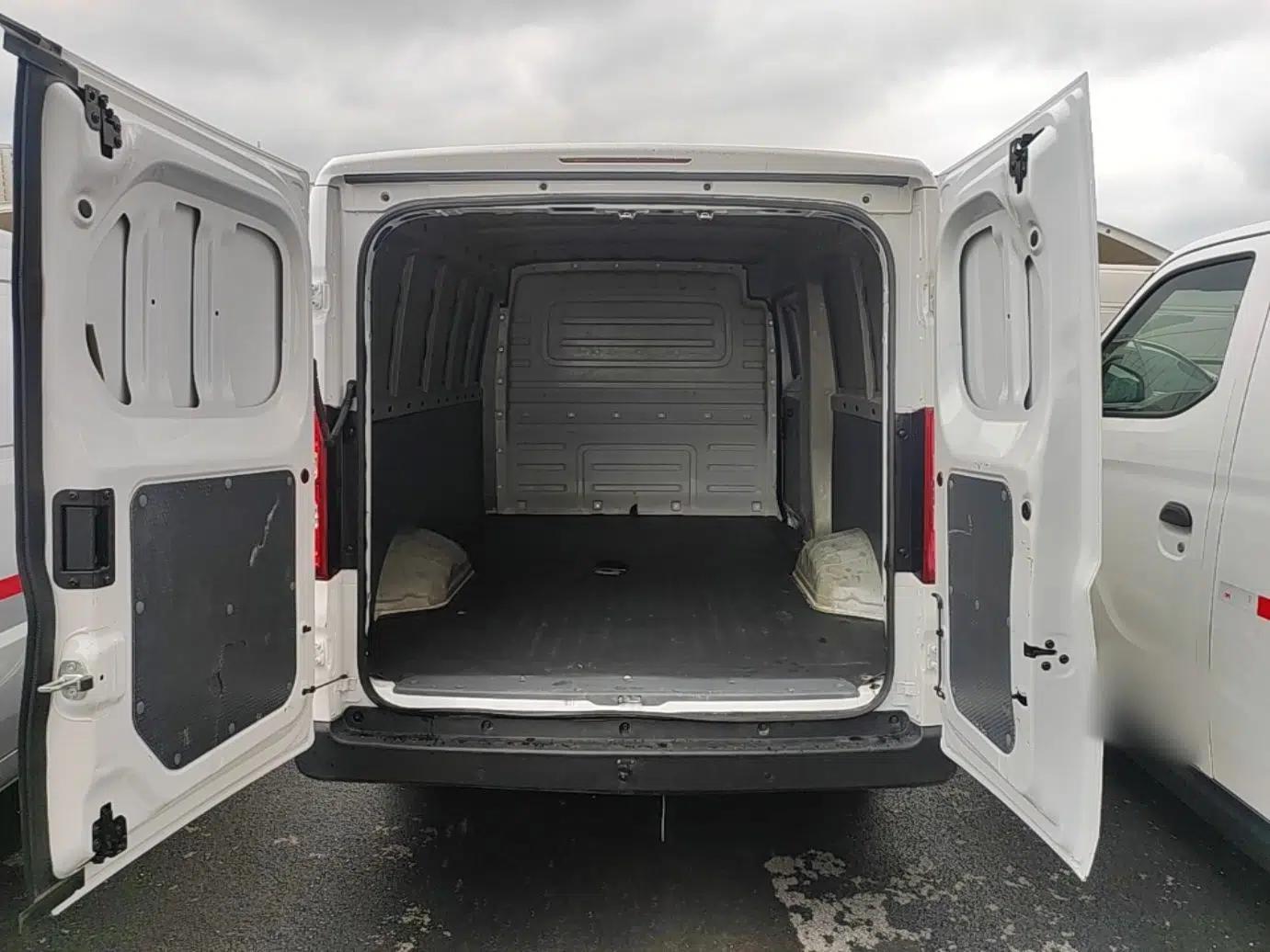 Wuling Yangguang 2024 300km Range Practical Window-Sealed Version 60kW — миниатюра 21