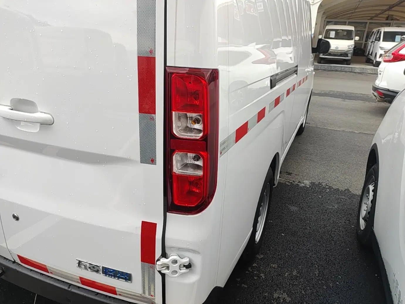 Wuling Yangguang 2024 300km Range Practical Window-Sealed Version 60kW — миниатюра 8