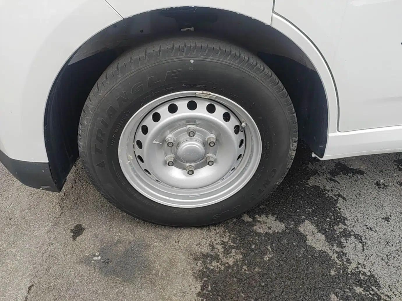 Wuling Yangguang 2024 300km Range Practical Window-Sealed Version 60kW — миниатюра 9