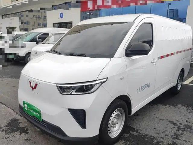 Wuling Yangguang 2024 300km Range Practical Window-Sealed Version 60kW