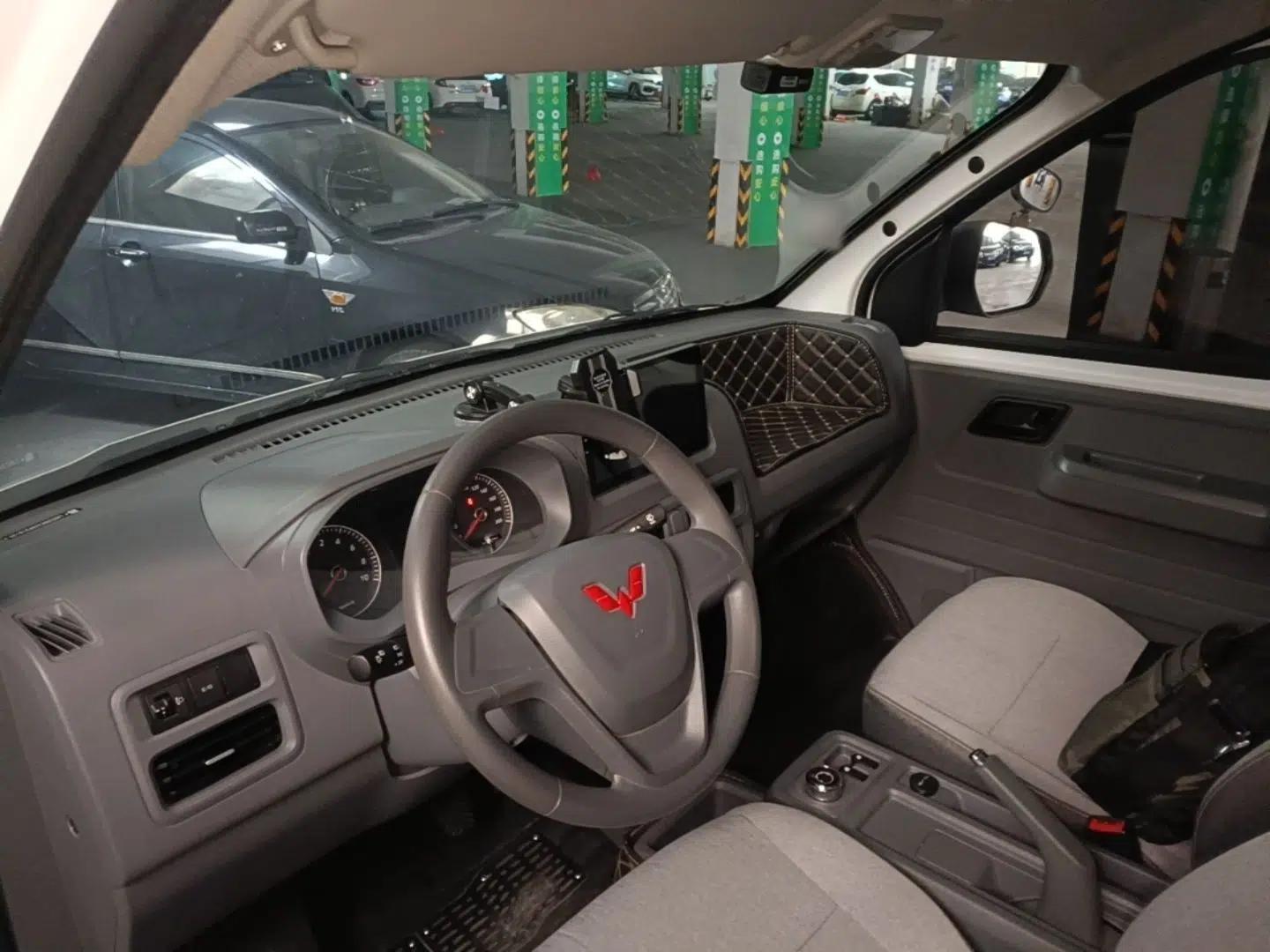 Wuling Yangguang 2024 300km Range Practical Window-Sealed Version 60kW — миниатюра 13