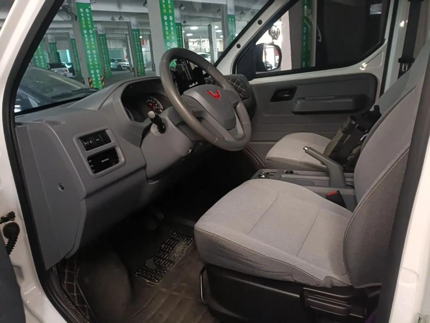 Wuling Yangguang 2024 300km Range Practical Window-Sealed Version 60kW — миниатюра 18