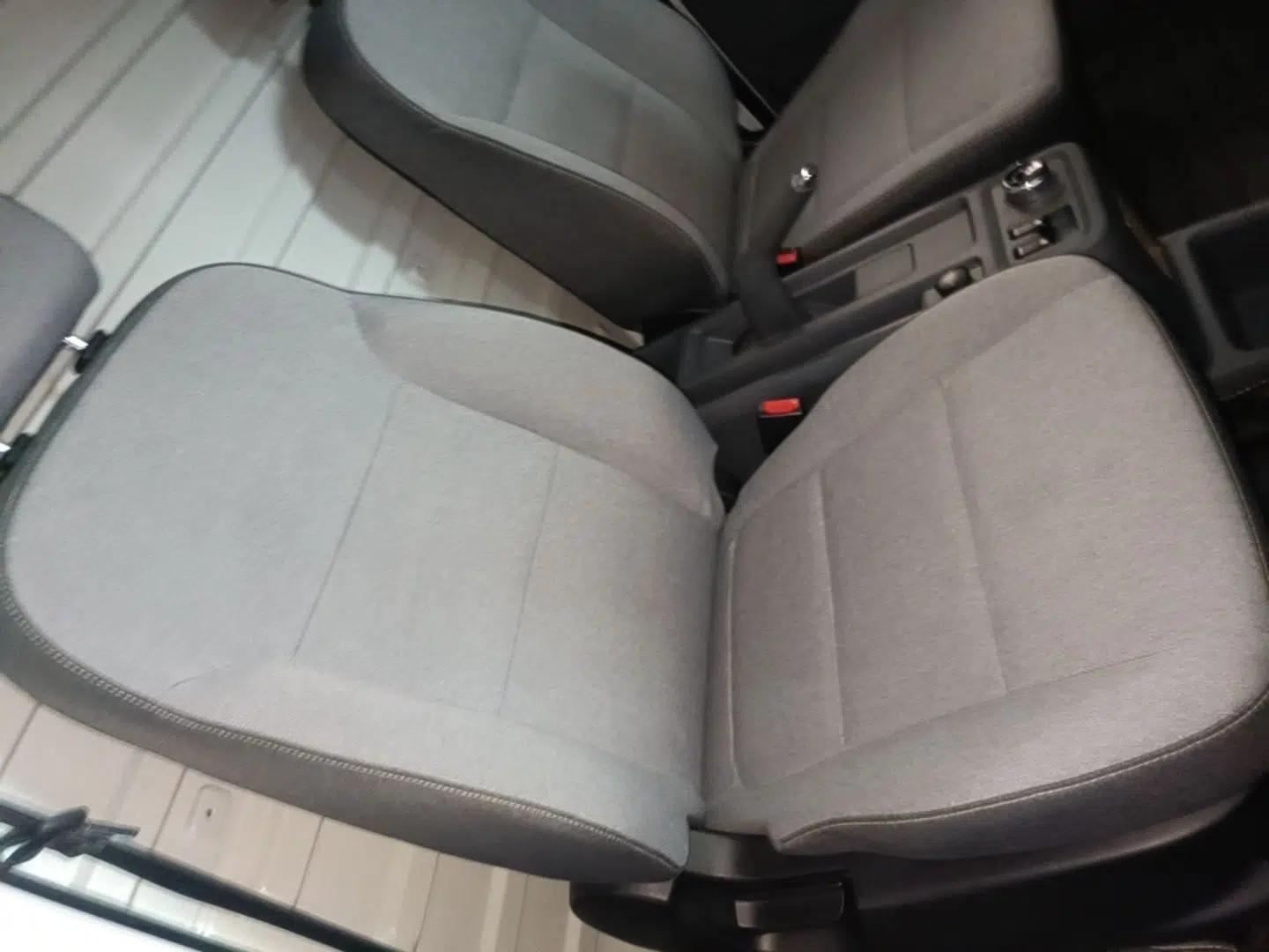 Wuling Yangguang 2024 300km Range Practical Window-Sealed Version 60kW — миниатюра 23