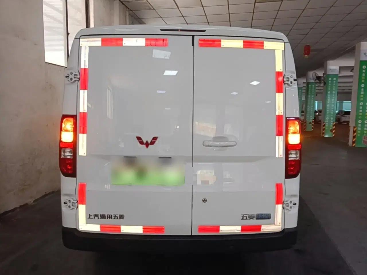 Wuling Yangguang 2024 300km Range Practical Window-Sealed Version 60kW — миниатюра 5