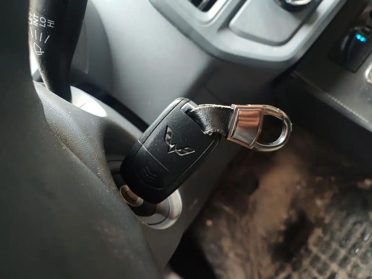 Wuling Yangguang 2024 300km Comfort Version with Sealed Windows 60kW — миниатюра 9
