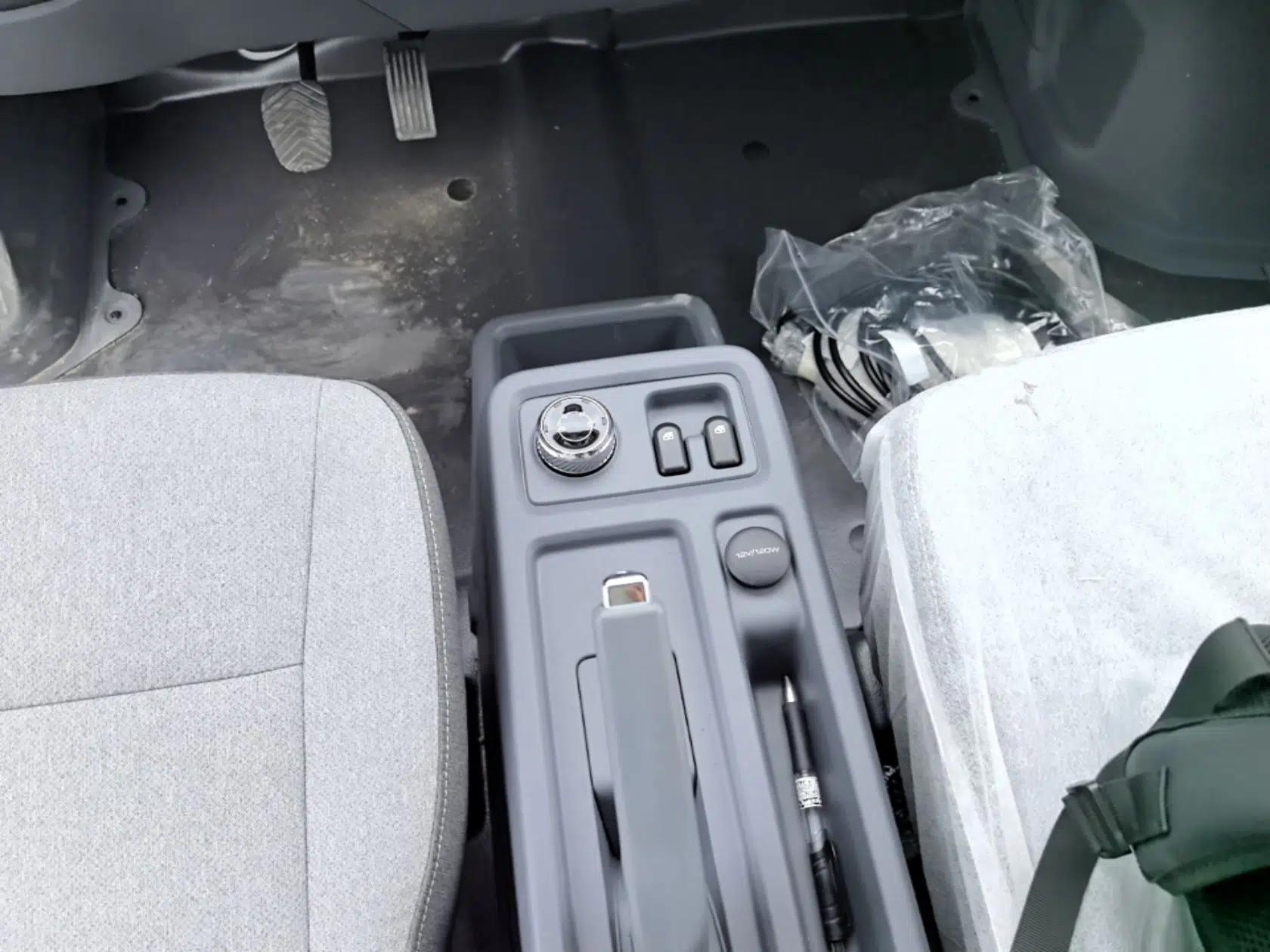 Wuling Yangguang 2024 300KM Comfort Version Passenger Van 75kW — миниатюра 16