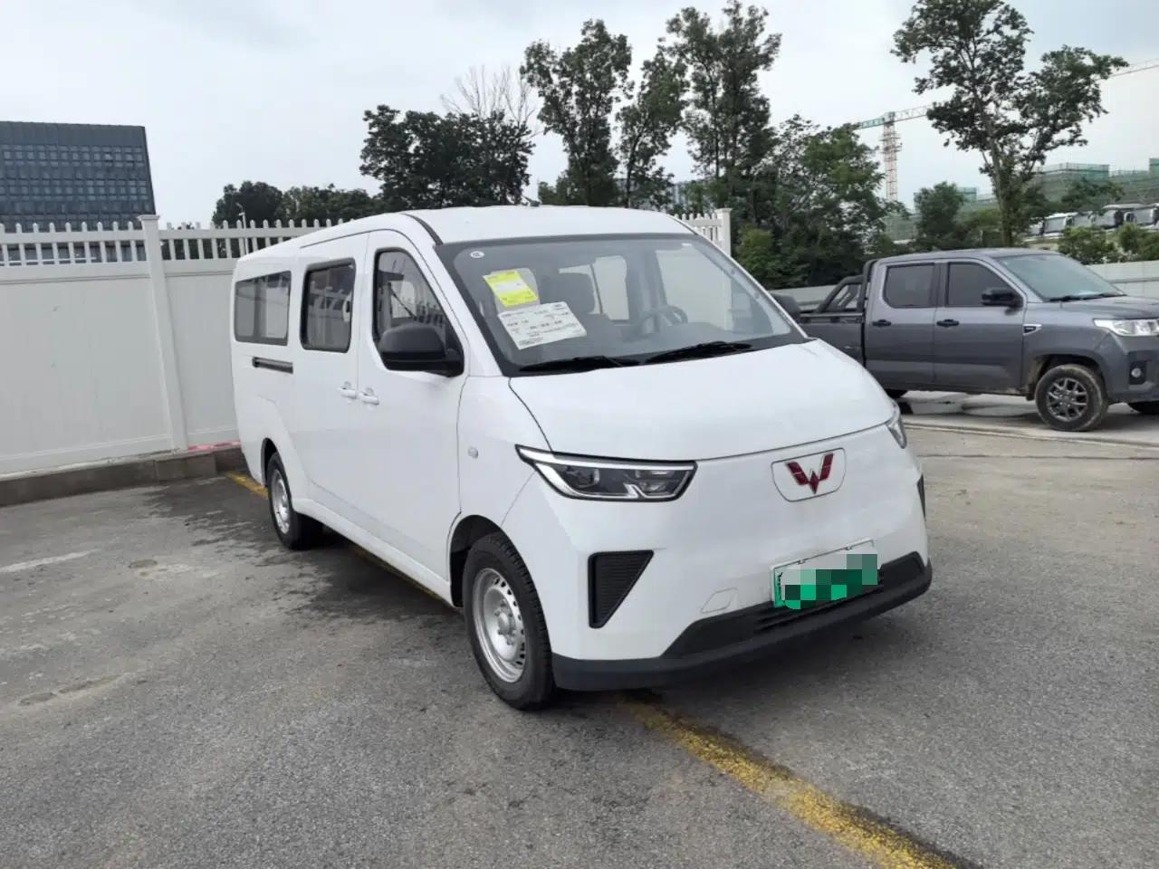 Wuling Yangguang 2024 300KM Comfort Version Passenger Van 75kW — миниатюра 6