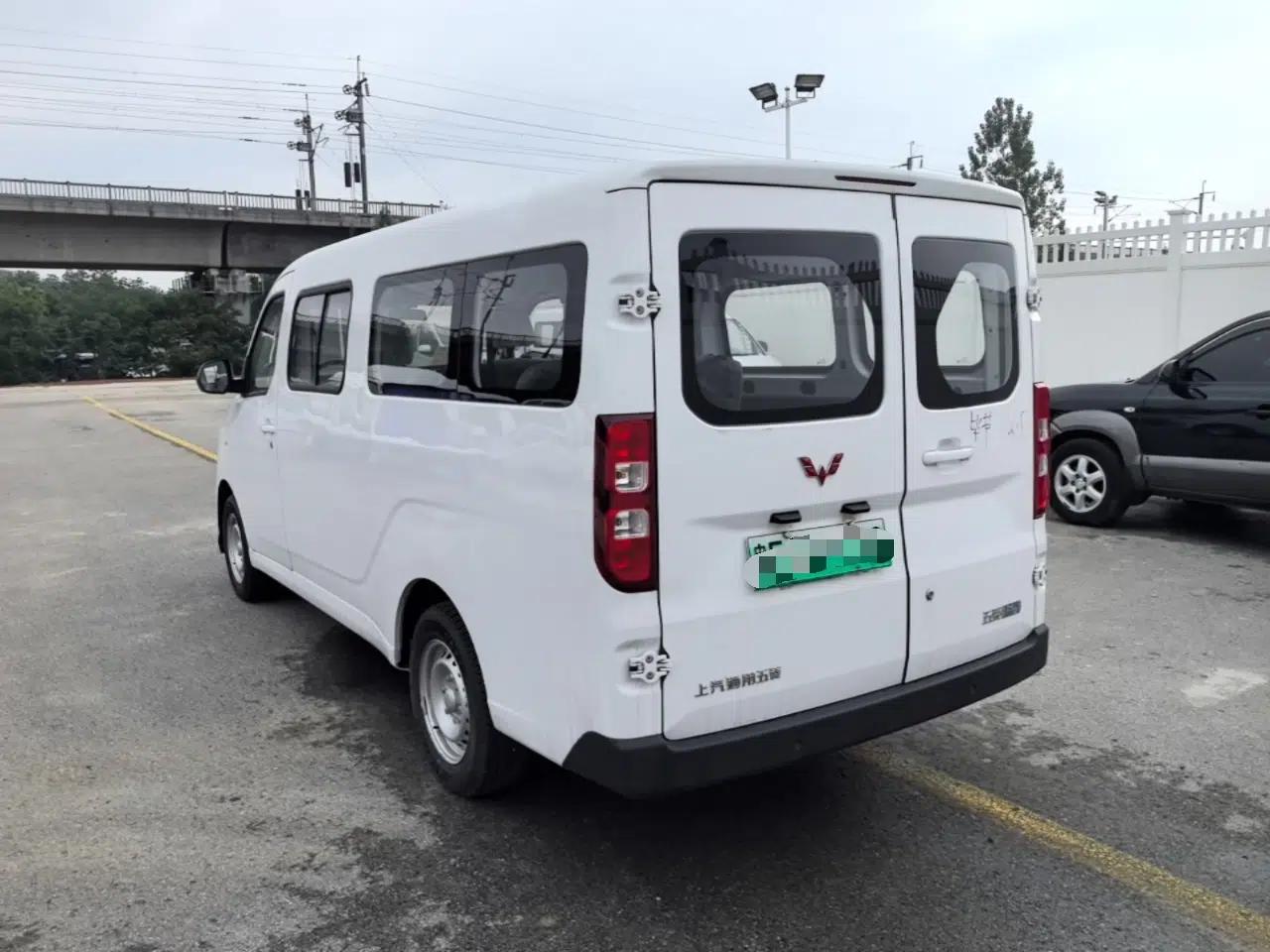 Wuling Yangguang 2024 300KM Comfort Version Passenger Van 75kW — миниатюра 7