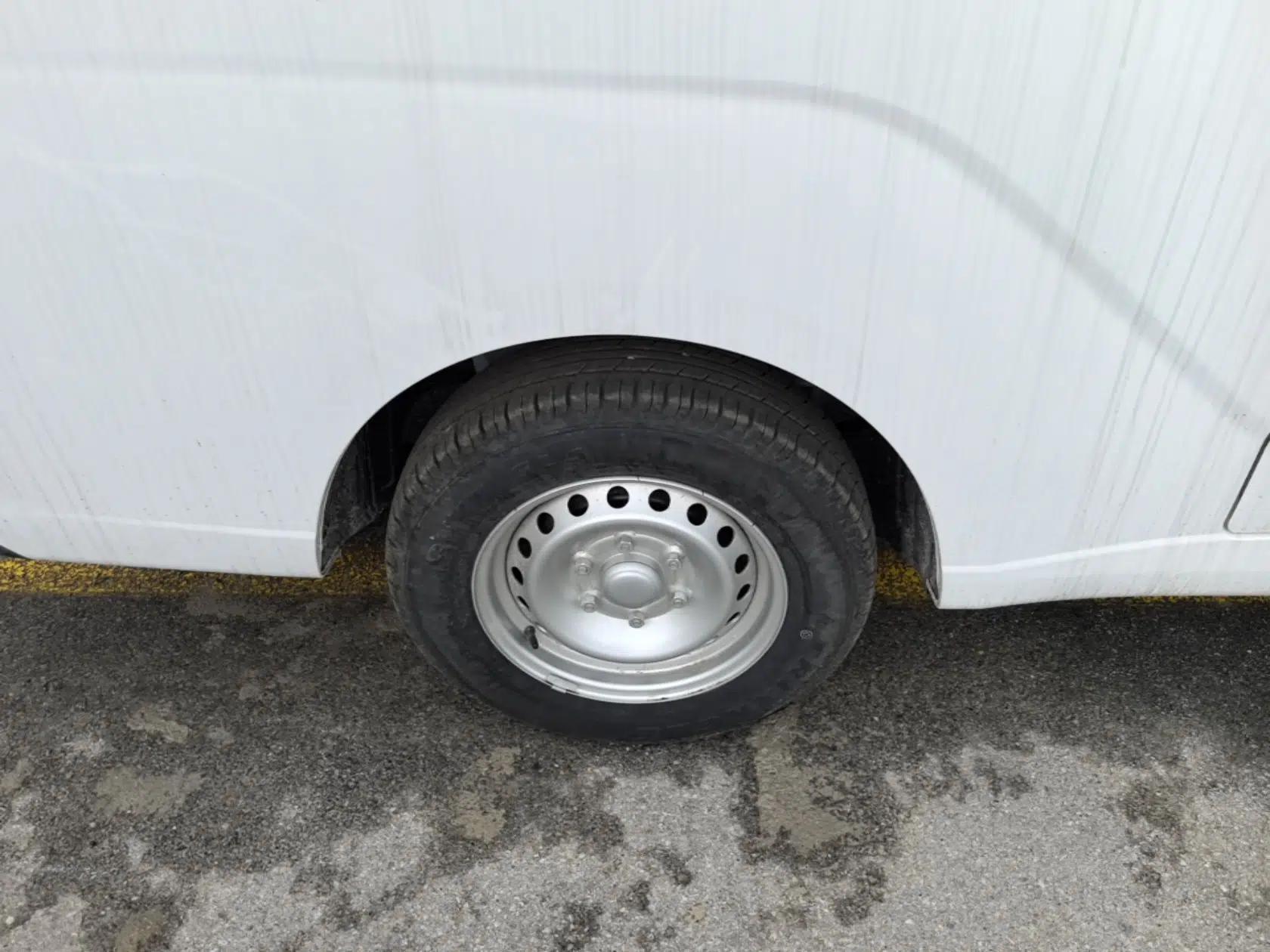Wuling Yangguang 2024 300KM Comfort Version Passenger Van 75kW — миниатюра 10