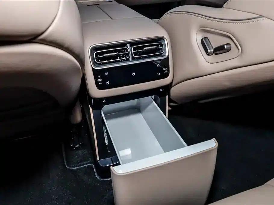 Li Auto i6 2025 Two-Wheel Drive Standard Edition — миниатюра 20