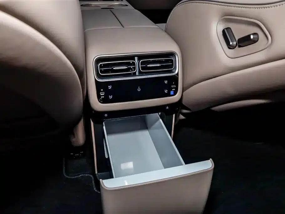 Li Auto i6 2025 Two-Wheel Drive Standard Edition — миниатюра 16