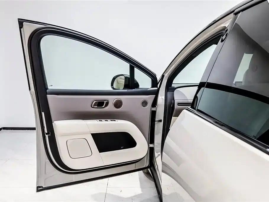 Li Auto i6 2025 Two-Wheel Drive Standard Edition — миниатюра 16