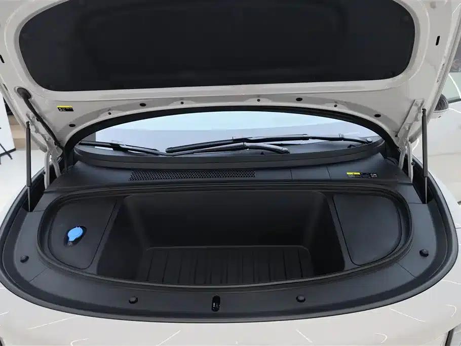 Li Auto i6 2025 Two-Wheel Drive Standard Edition — миниатюра 13