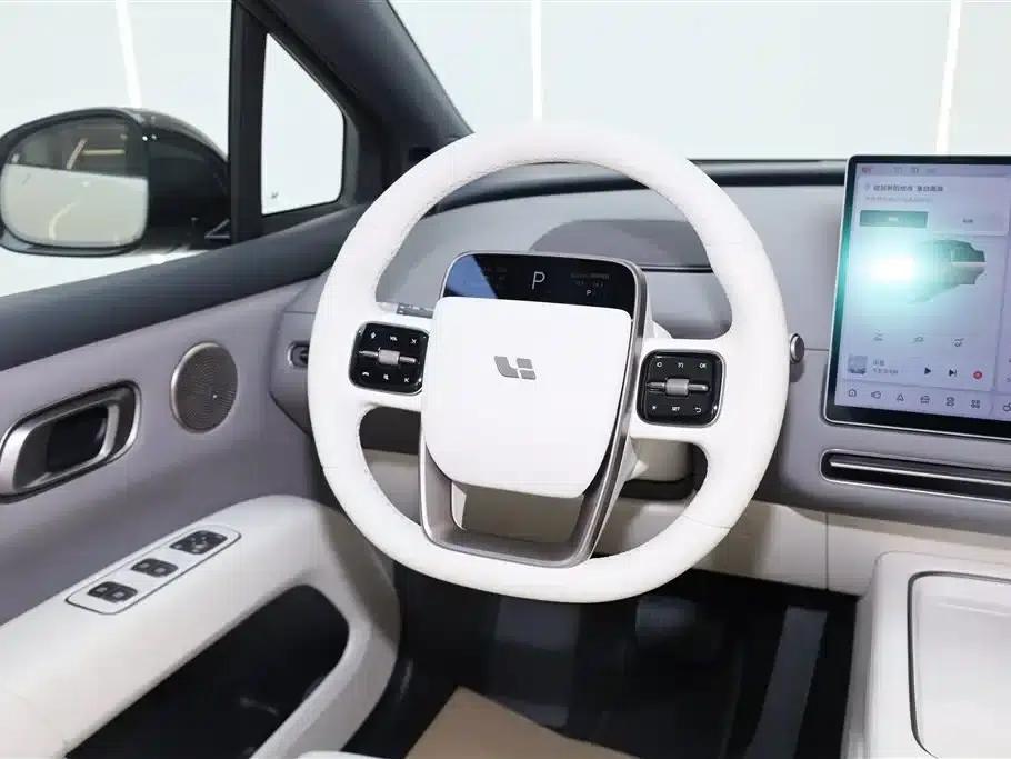 Li Auto i6 2025 Two-Wheel Drive Standard Edition — миниатюра 18