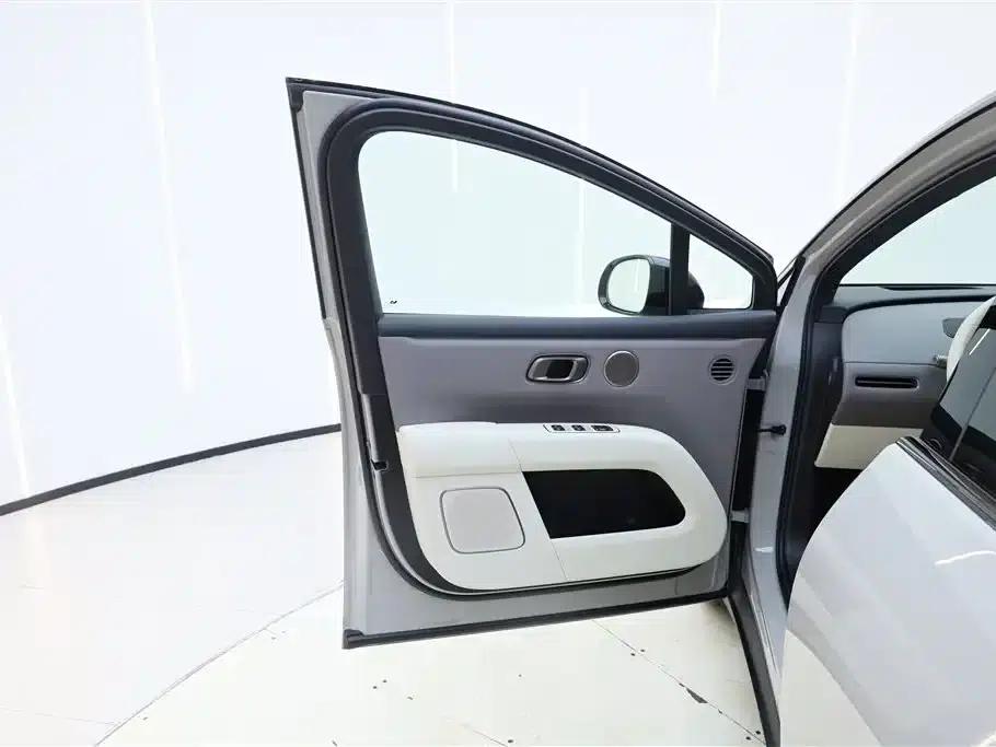 Li Auto i6 2025 Two-Wheel Drive Standard Edition — миниатюра 20