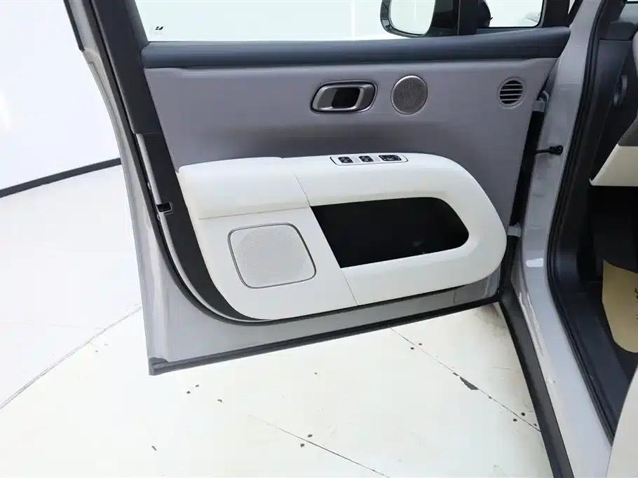 Li Auto i6 2025 Two-Wheel Drive Standard Edition — миниатюра 29