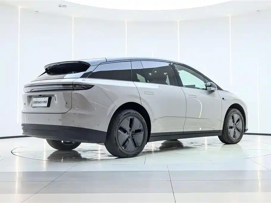 Li Auto i6 2025 Two-Wheel Drive Standard Edition — миниатюра 6