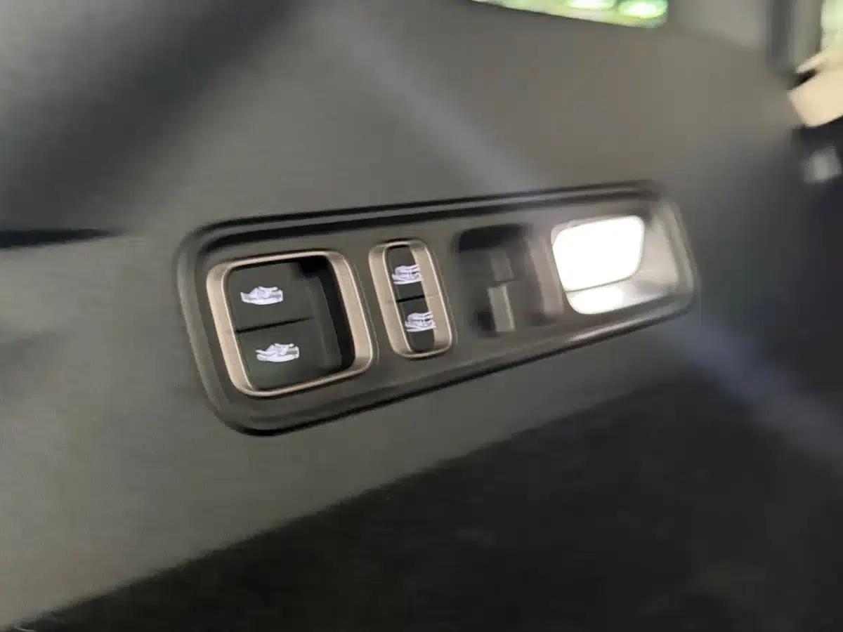 Li Auto i6 2025 AWD Standard Edition — миниатюра 10