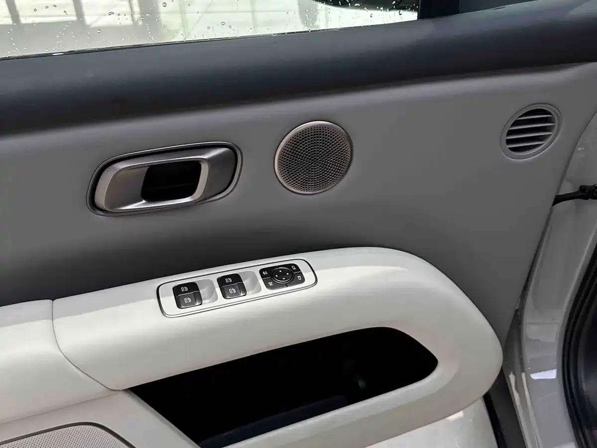 Li Auto i6 2025 Two-Wheel Drive Standard Edition — миниатюра 6