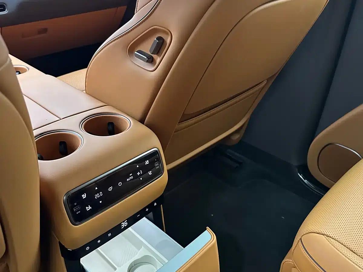 Li Auto i8 2025 Standard Edition — миниатюра 11