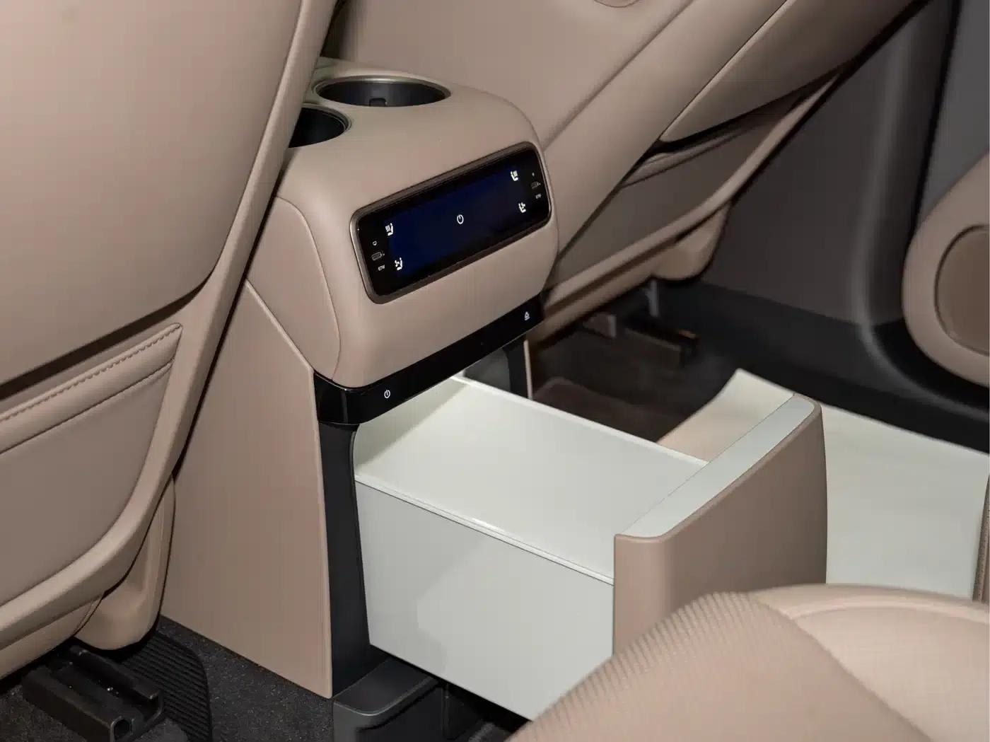 Li Auto i8 2025 Standard Edition — миниатюра 11