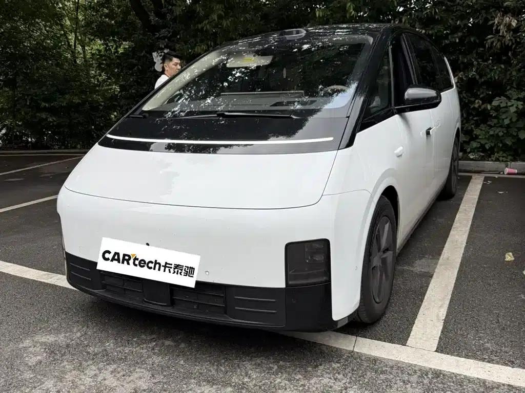 Li Auto MEGA 2025 Home Edition — миниатюра 1