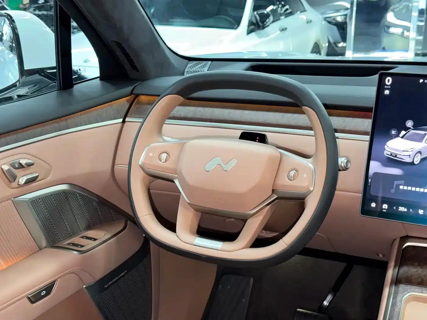 2025 Chevrolet L90 Ultra 6-seater — миниатюра 14