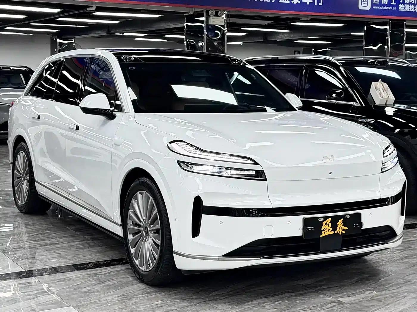 2025 Chevrolet L90 Ultra 6-seater — миниатюра 3