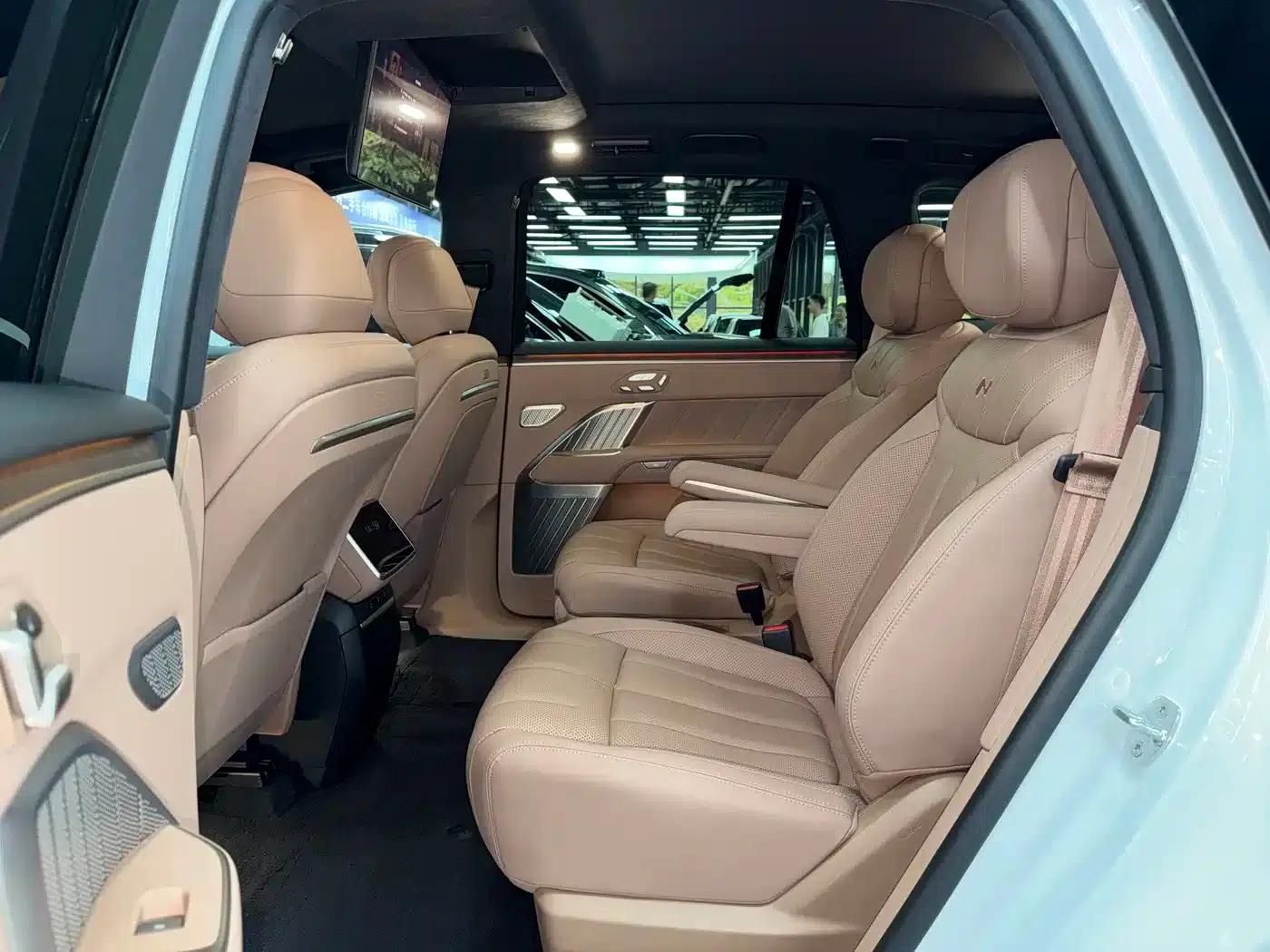 2025 Chevrolet L90 Ultra 6-seater — миниатюра 9