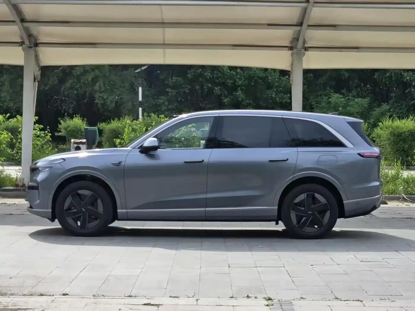 2025 Chevrolet L90 Ultra 6-seater — миниатюра 3