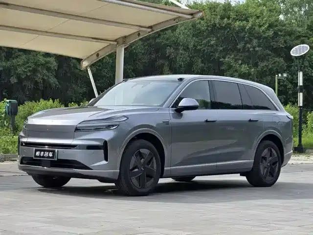 2025 Chevrolet L90 Ultra 6-seater