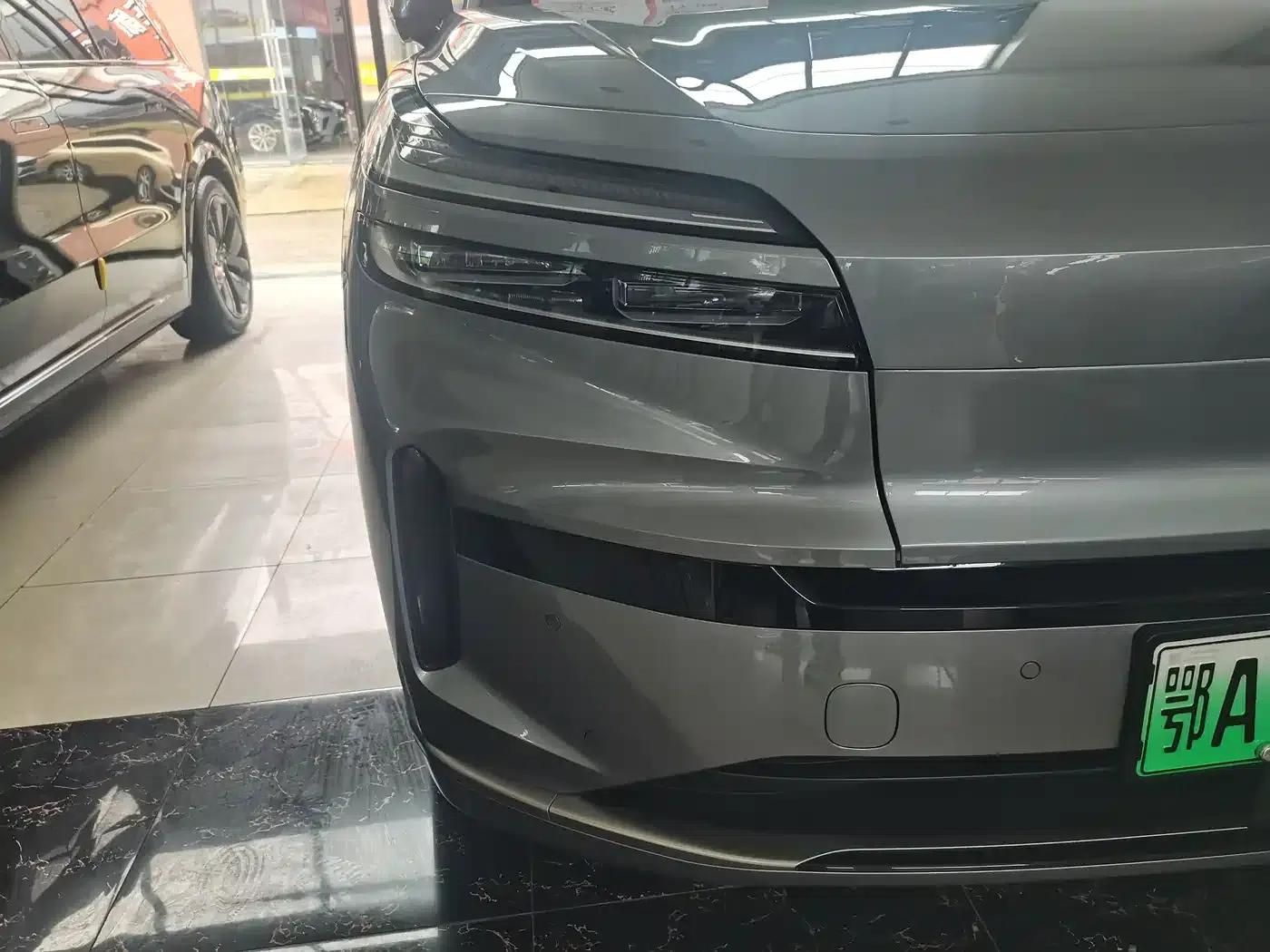 2025 Chevrolet L90 Ultra 6-seater — миниатюра 11
