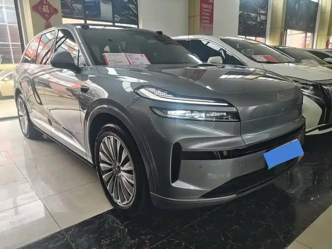 2025 Chevrolet L90 Ultra 6-seater — миниатюра 3