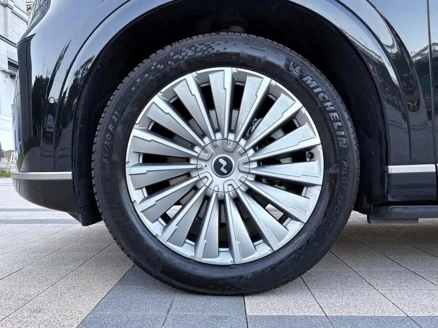 2025 Chevrolet L90 Ultra 6-seater — миниатюра 8