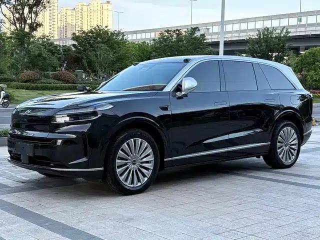 2025 Chevrolet L90 Ultra 6-seater