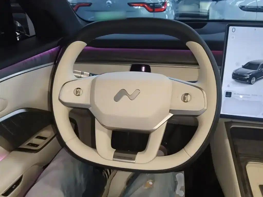 2025 Chevrolet L90 Ultra 6-seater — миниатюра 11