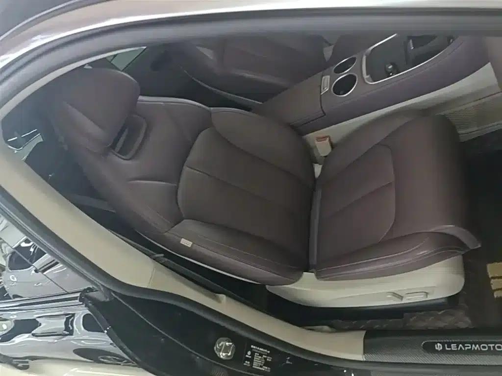 Leapmotor C11 2023 Range Extended 300 Comfort Edition — миниатюра 25