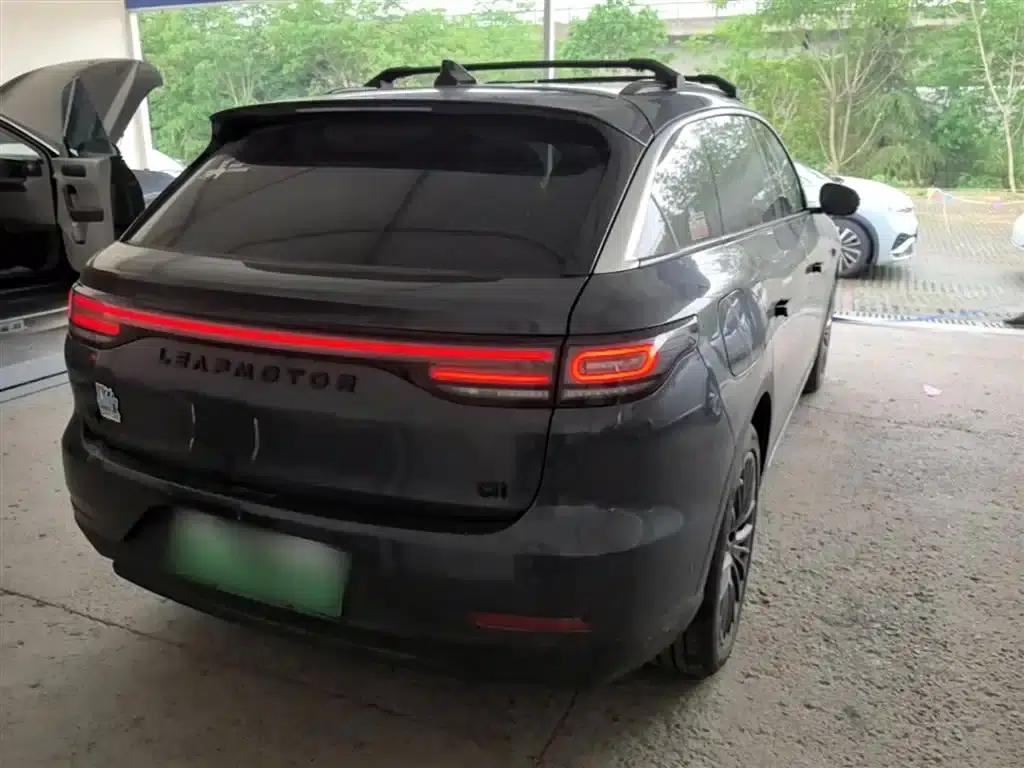 Leapmotor C11 2024 Range Extended 300 Premium Edition — миниатюра 6