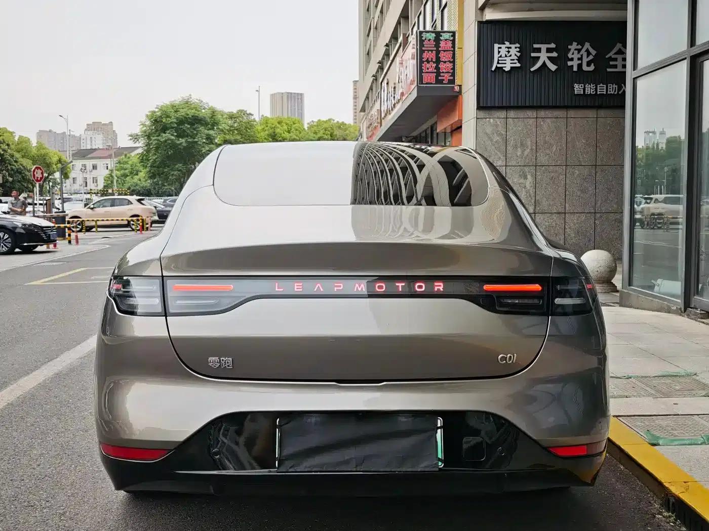 Leapmotor C01 2023 Range Extended 316 Smart Edition — миниатюра 8