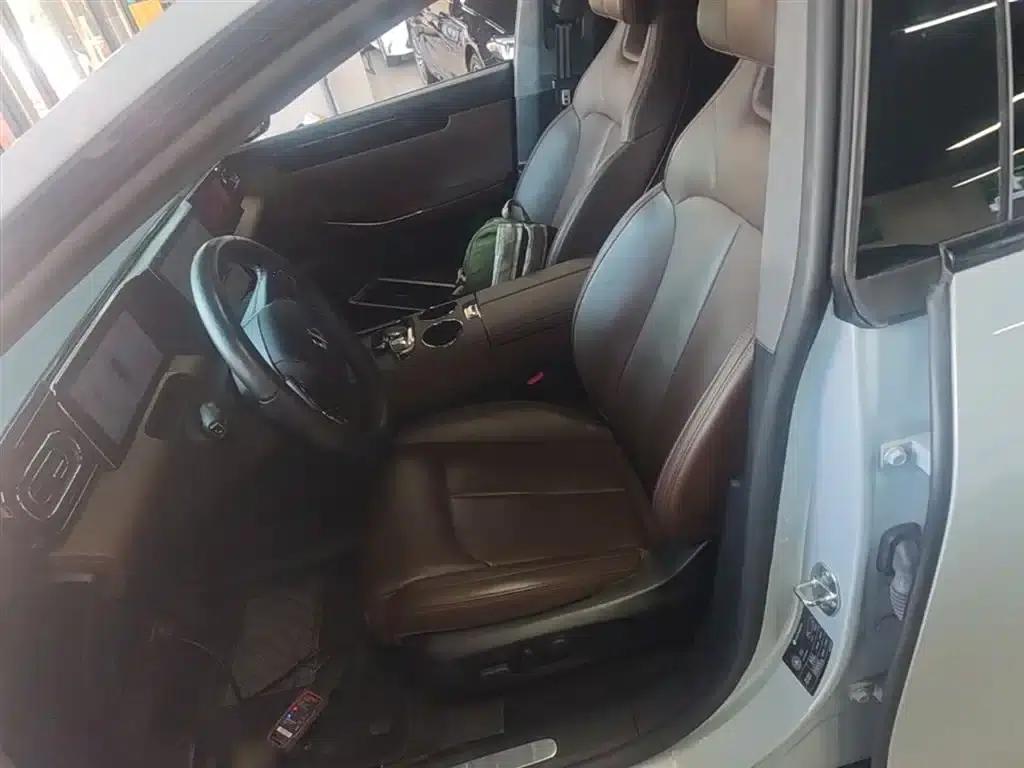 Leapmotor C01 2023 Range Extended 316 Smart Edition — миниатюра 15