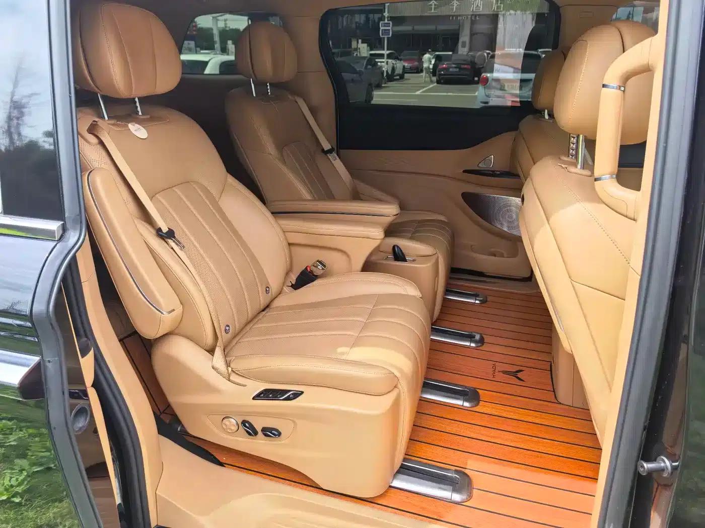 Voyah Dreamer 2024 PHEV Extended Range Premium Edition — миниатюра 12