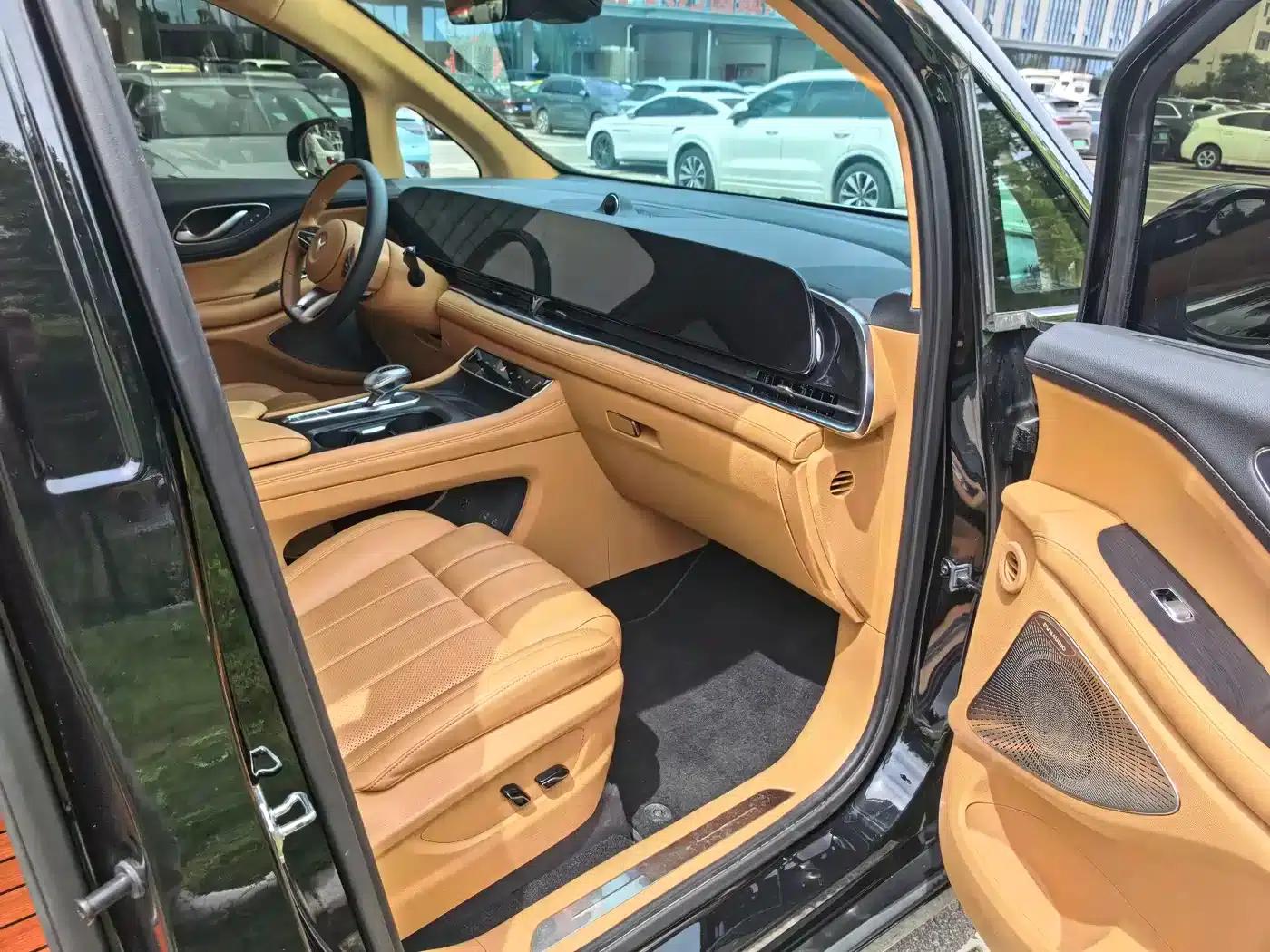 Voyah Dreamer 2024 PHEV Extended Range Premium Edition — миниатюра 13