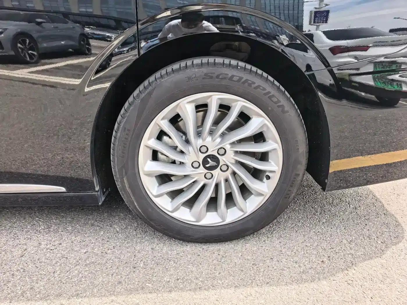Voyah Dreamer 2024 PHEV Extended Range Premium Edition — миниатюра 14