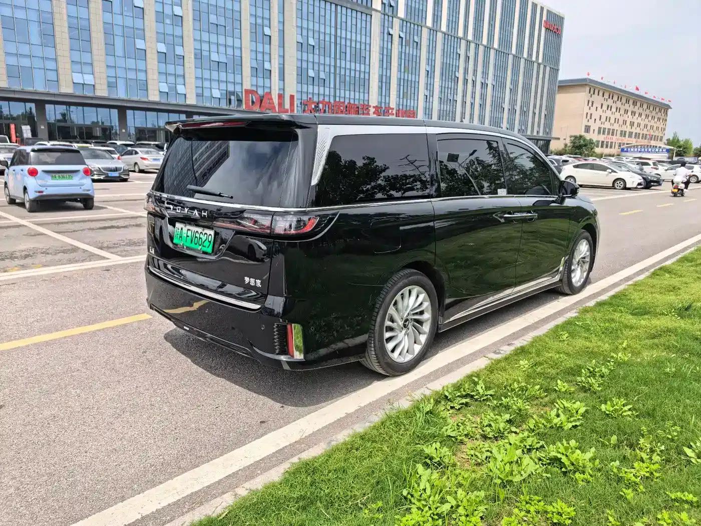 Voyah Dreamer 2024 PHEV Extended Range Premium Edition — миниатюра 16