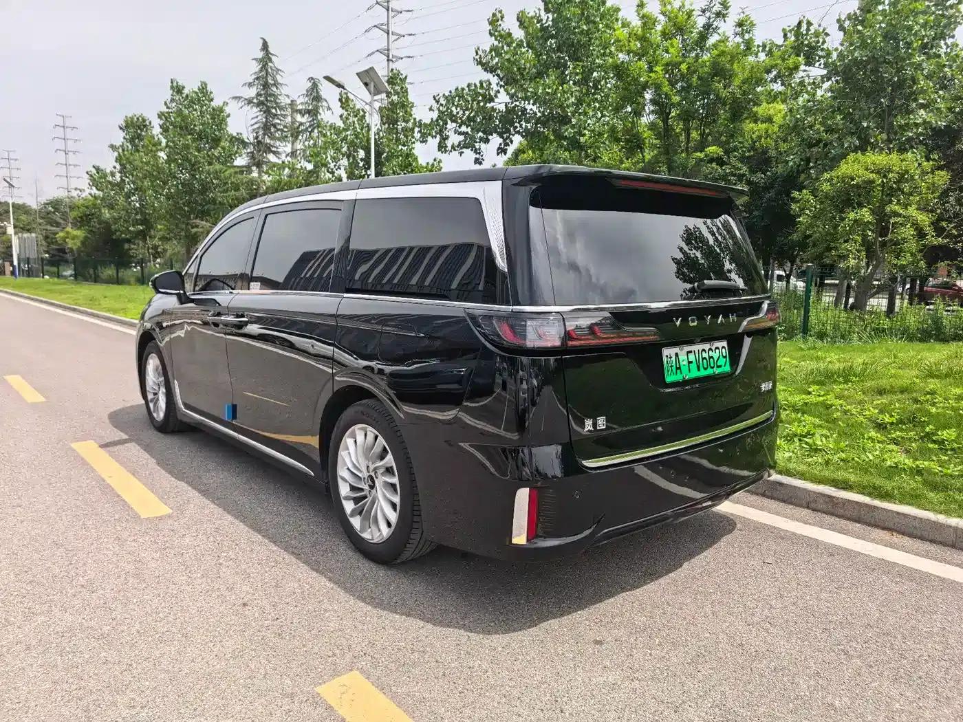 Voyah Dreamer 2024 PHEV Extended Range Premium Edition — миниатюра 18